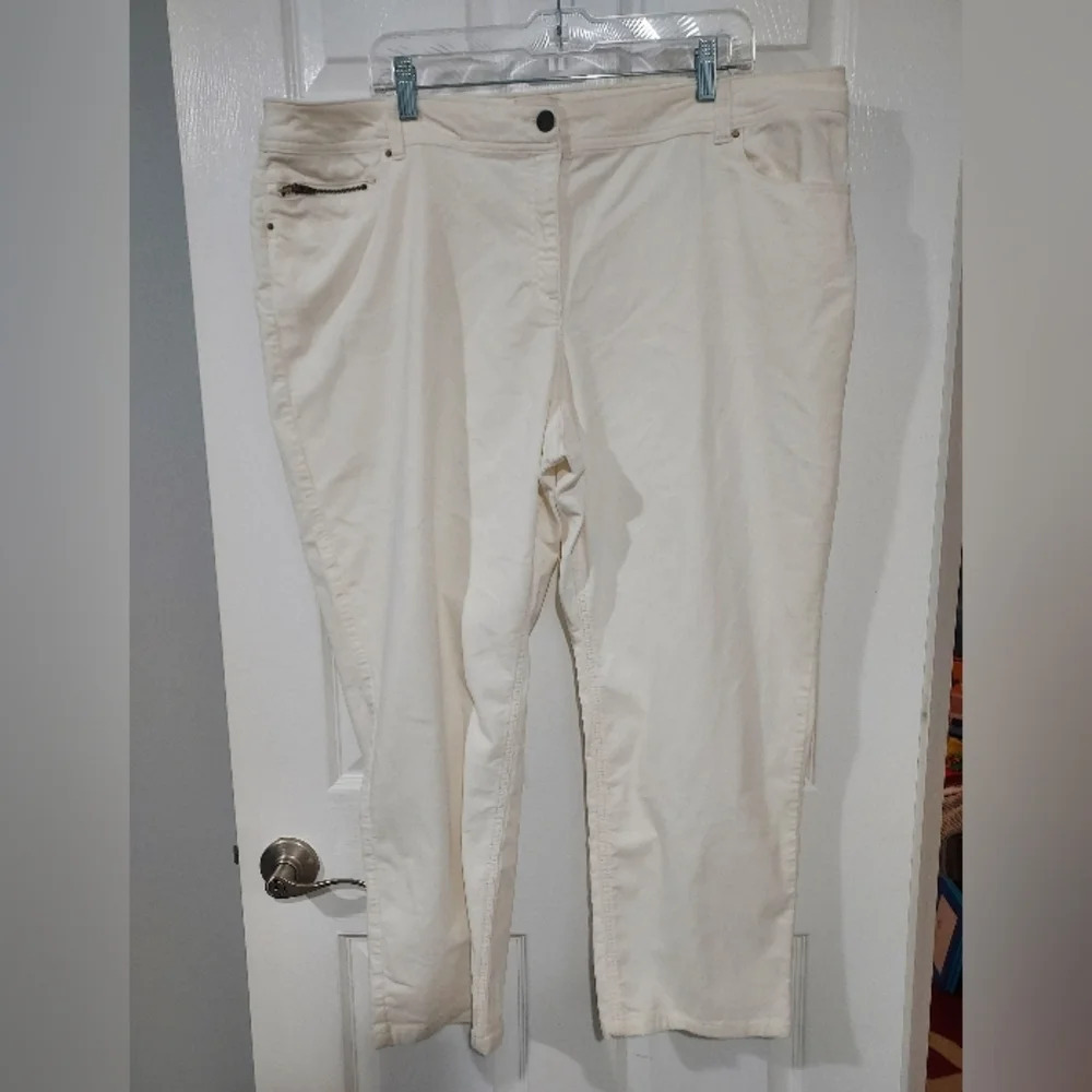 Chico's Cream White Corduroy Straight Leg Jeans/Pants in Size 4 Regular / 20-22